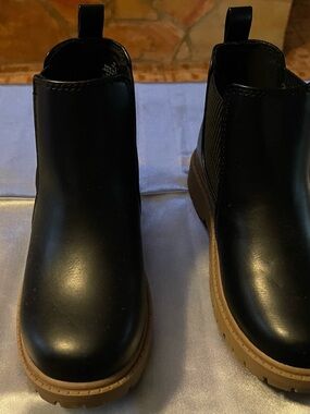 Old Navy Black Chelsea Boots with Tan Lug Sole - Kids